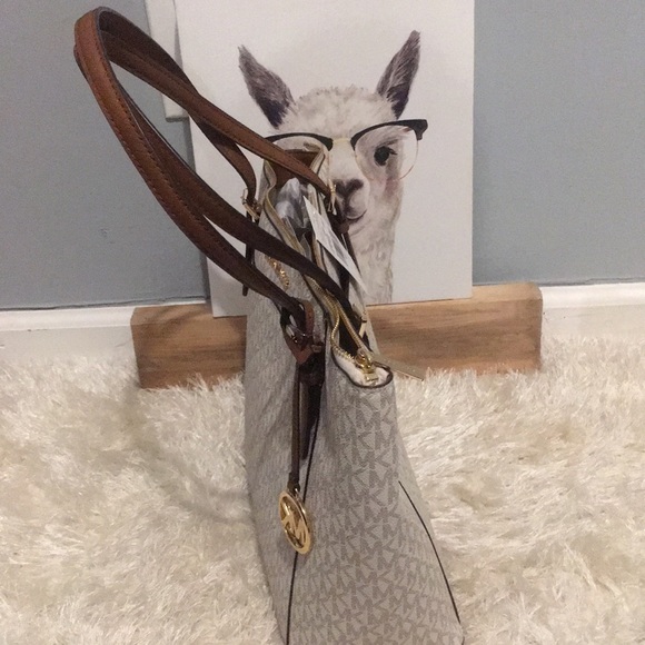 Authentic Michael Kors bag - Picture 3 of 8